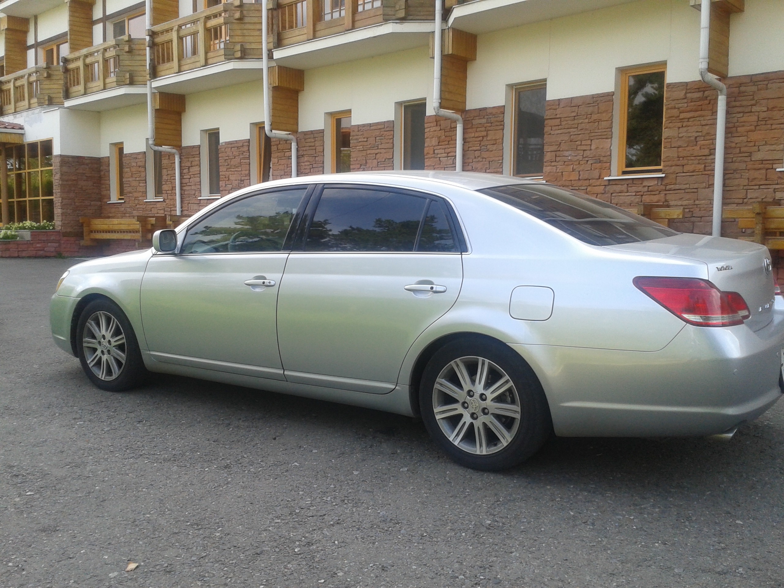 Аренда Toyota Avalon бизнес класса с водителем в Астане цена от 4000 рублей  в час | REQCAR.COM